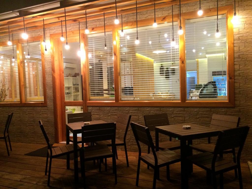 Pine Lodge Malé Esterno foto