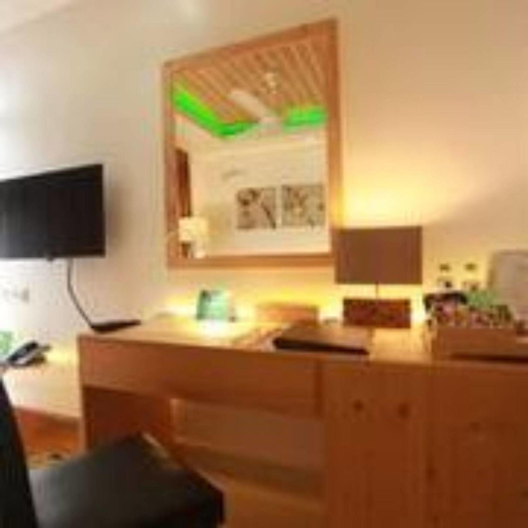 Pine Lodge Malé Esterno foto